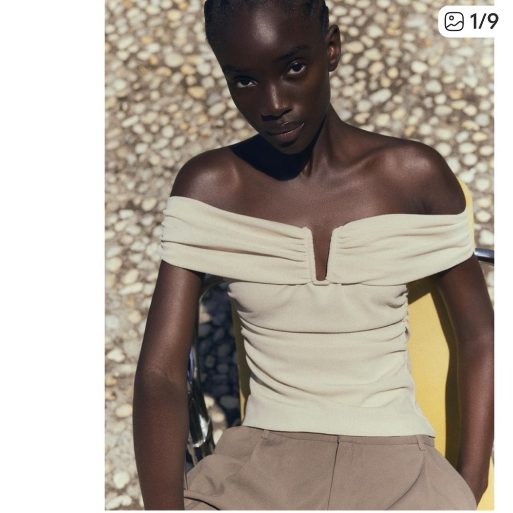 NEW  ZARA OFFtHE SHOULD TOP SIZE M 
🚨price firm no discount
